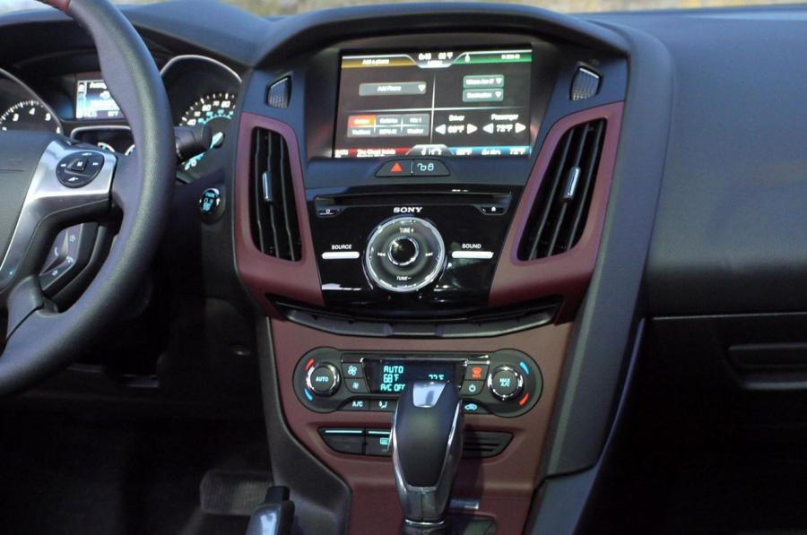  Ford Focus Titanium 2012 года  (фото 15 из 37)